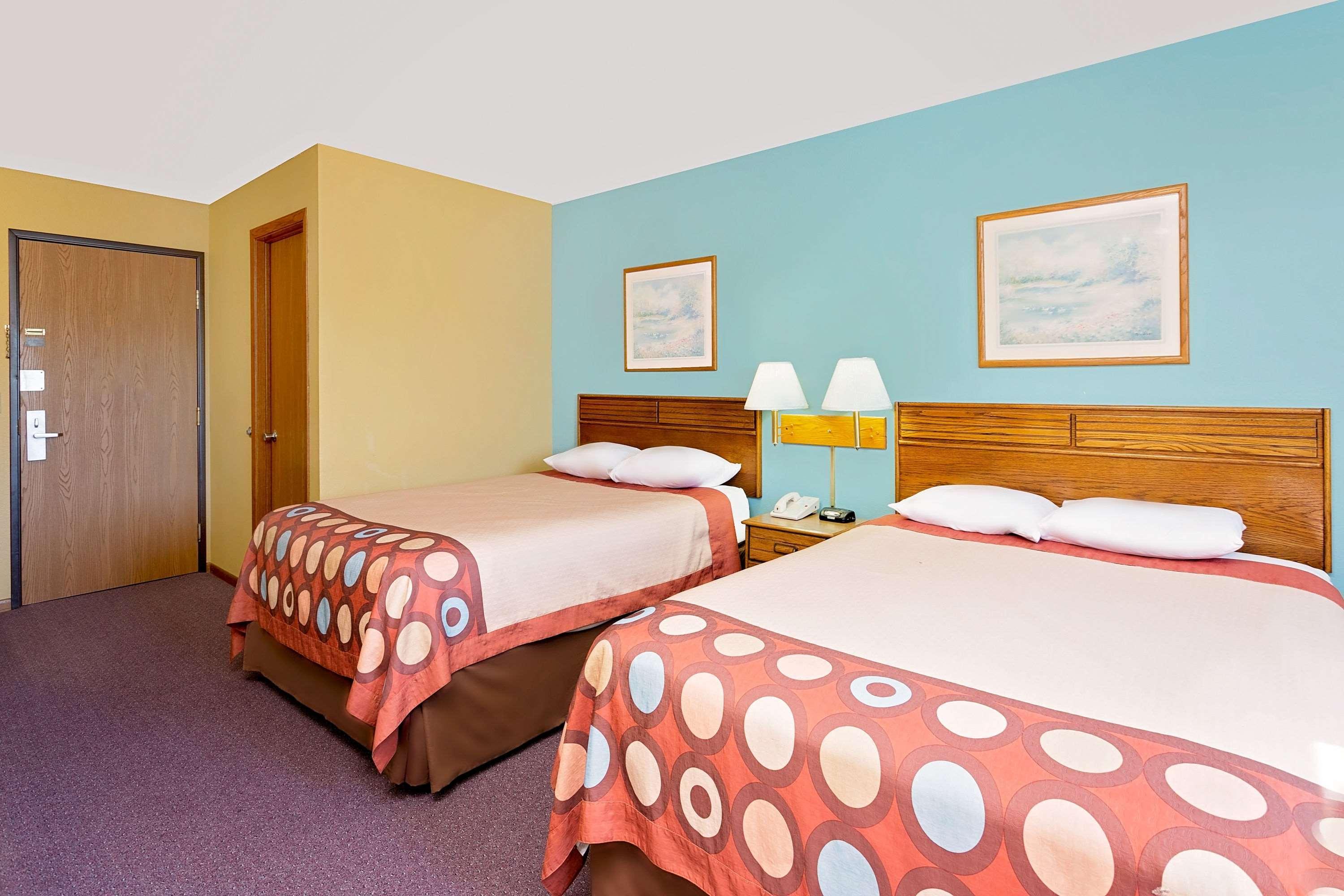 Super 8 By Wyndham Dyersville Buitenkant foto