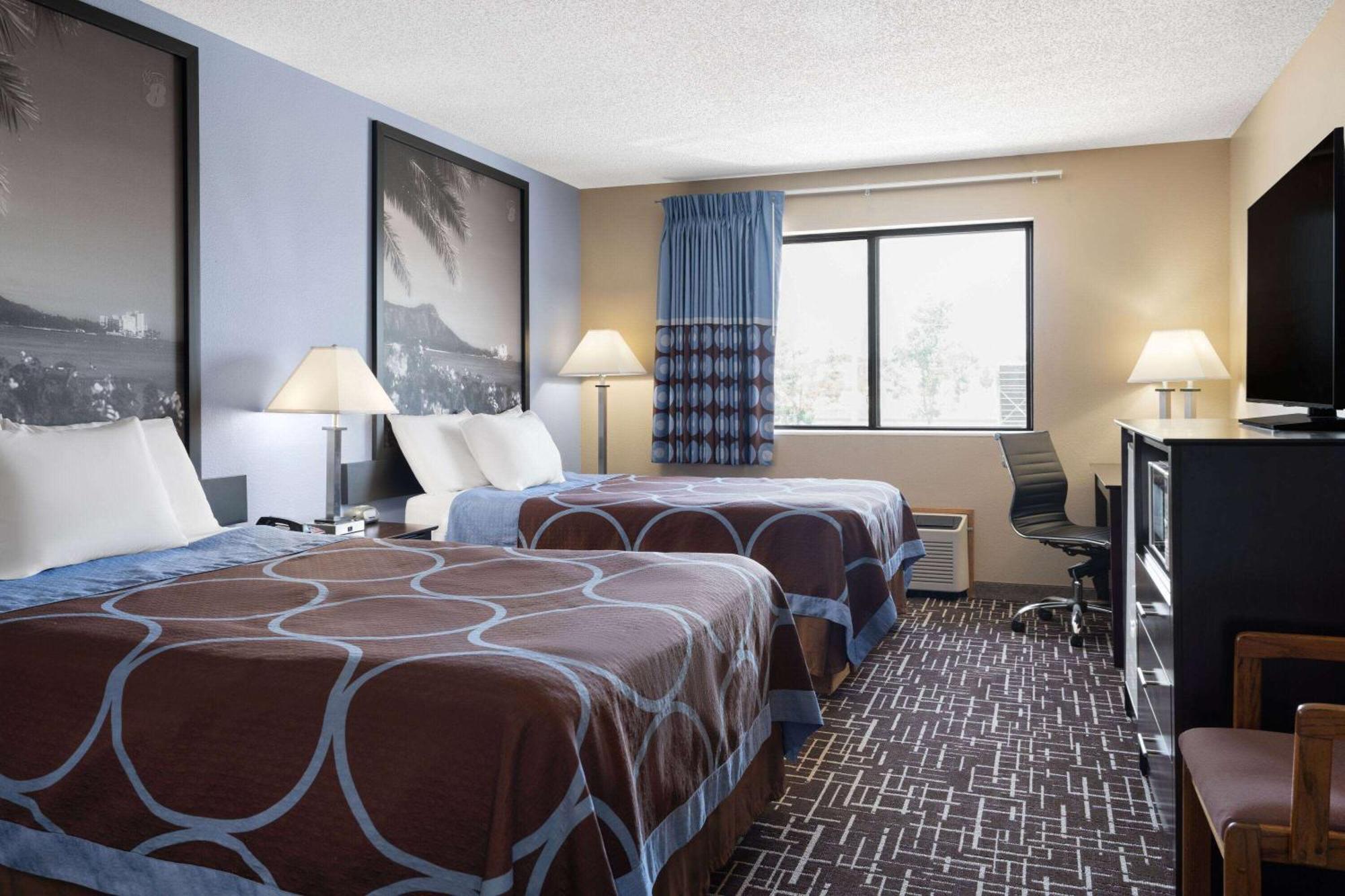 Super 8 By Wyndham Dyersville Buitenkant foto