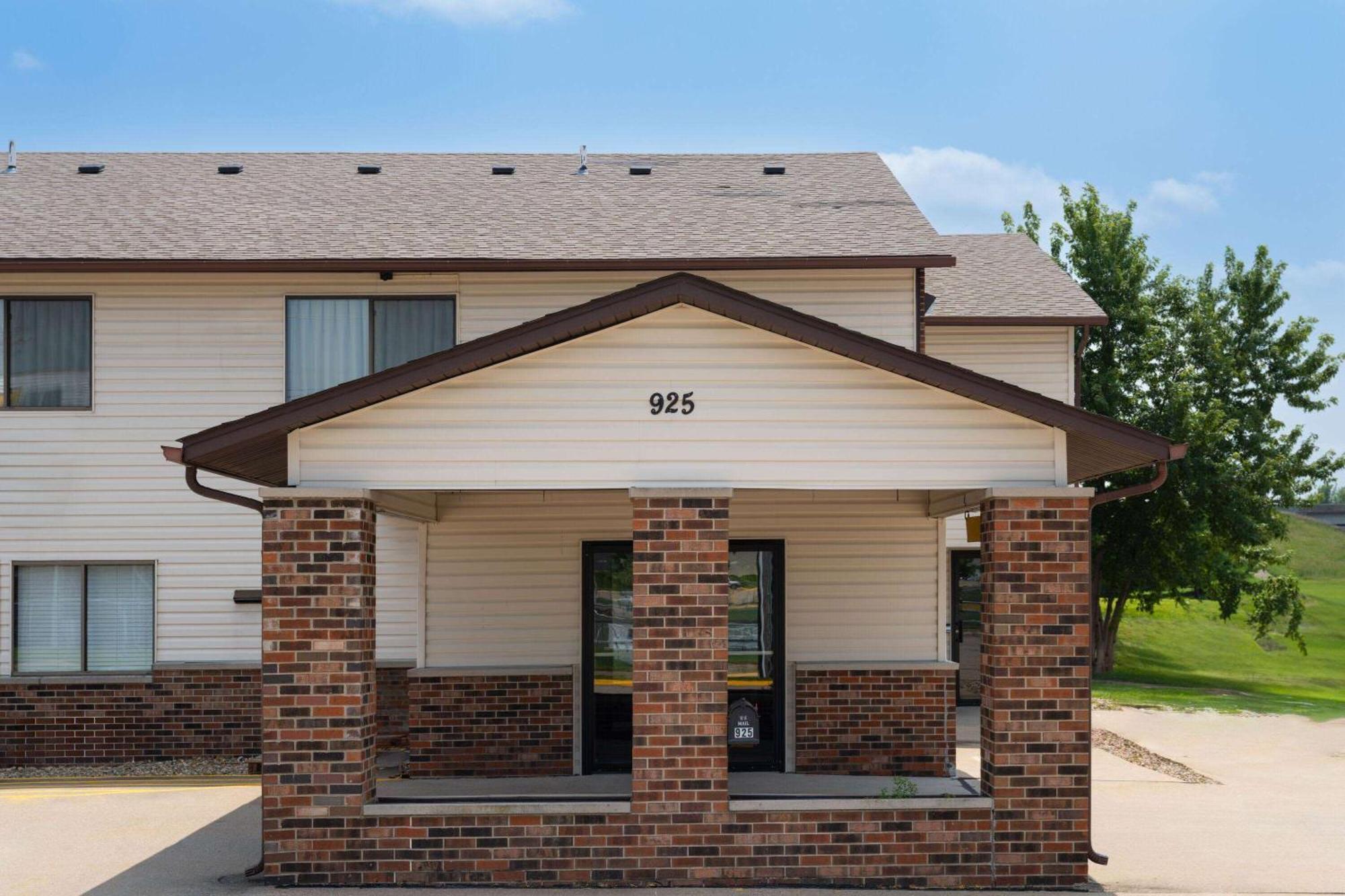 Super 8 By Wyndham Dyersville Buitenkant foto